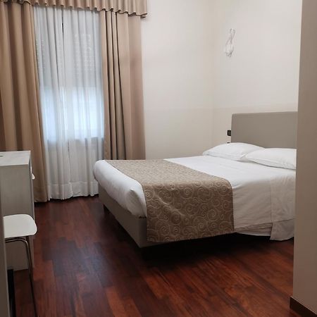 Guesthouse Central Station Group - Via Sammartini 15 Milan Bagian luar foto