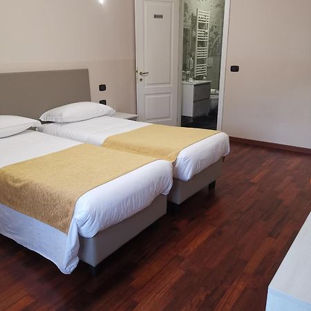 Guesthouse Central Station Group - Via Sammartini 15 Milan Bagian luar foto