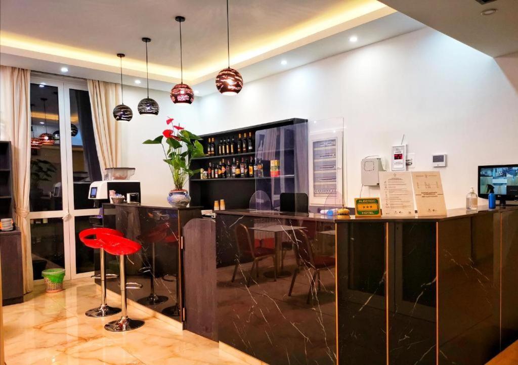 Guesthouse Central Station Group - Via Sammartini 15 Milan Bagian luar foto