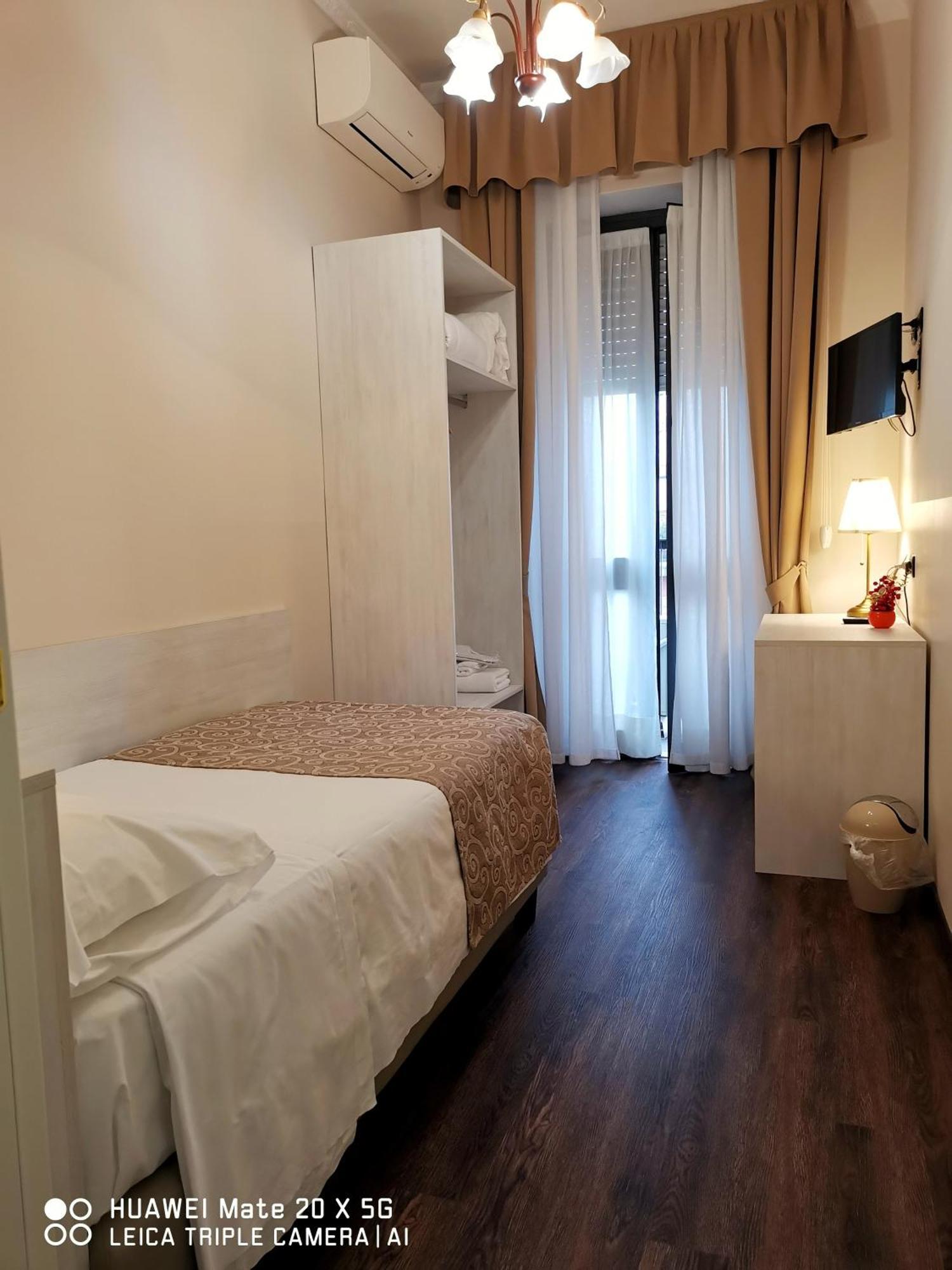 Guesthouse Central Station Group - Via Sammartini 15 Milan Bagian luar foto