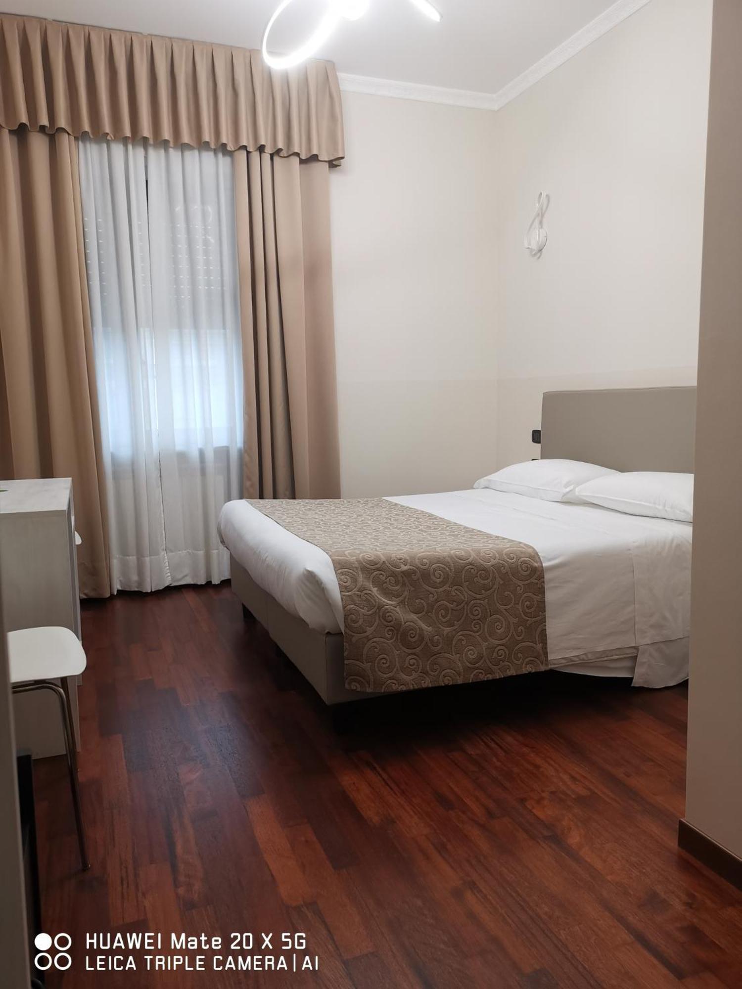 Guesthouse Central Station Group - Via Sammartini 15 Milan Bagian luar foto