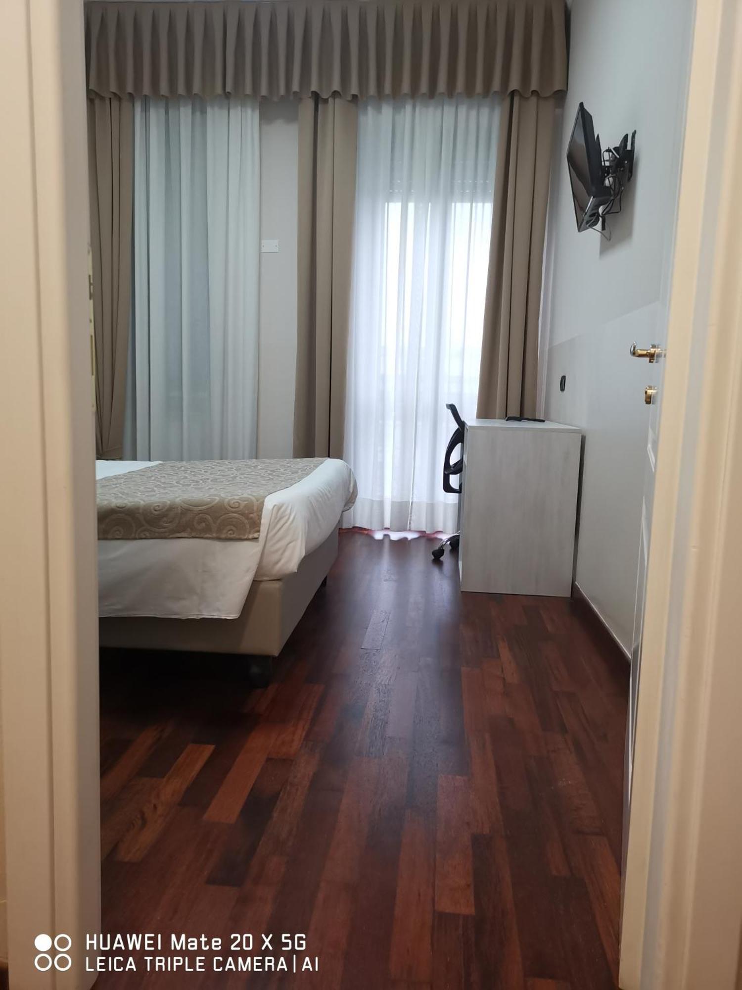 Guesthouse Central Station Group - Via Sammartini 15 Milan Bagian luar foto
