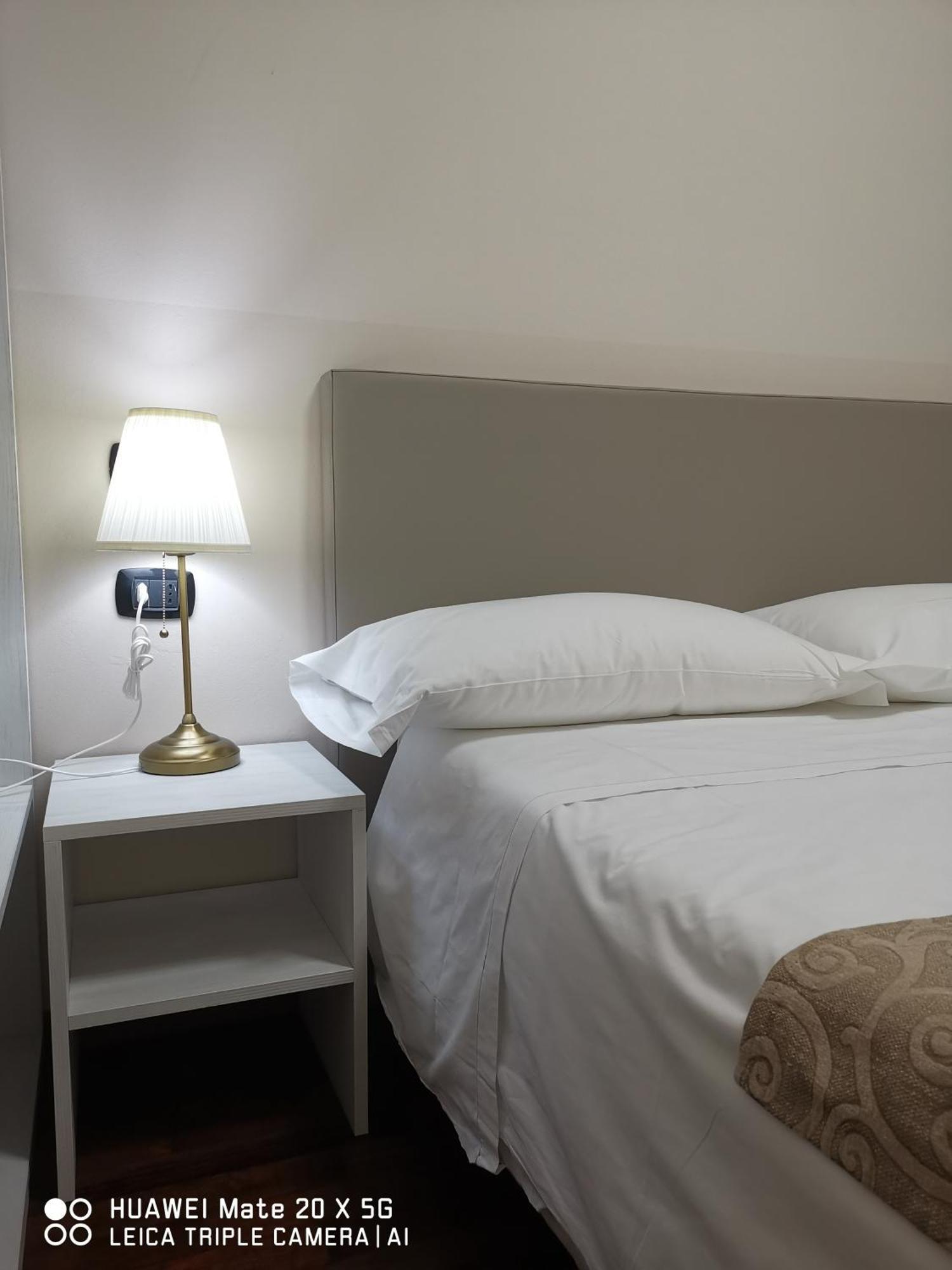 Guesthouse Central Station Group - Via Sammartini 15 Milan Bagian luar foto